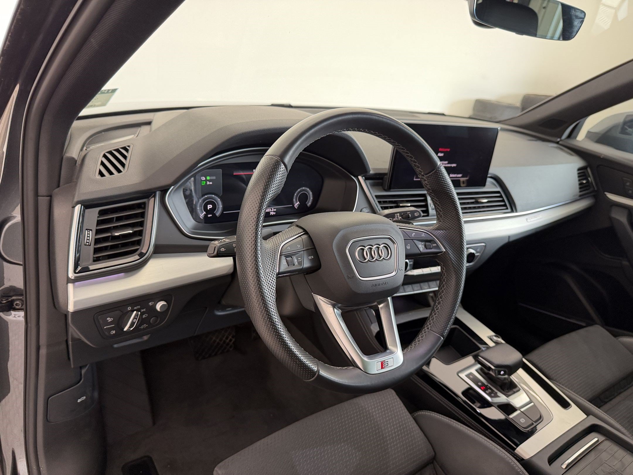 Used 2023 Audi Q5 e Prestige w/ Prestige Package AWD/4WD image 4