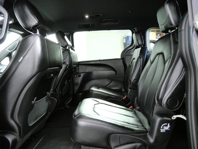 Used 2025 Chrysler Pacifica Select FWD image 13