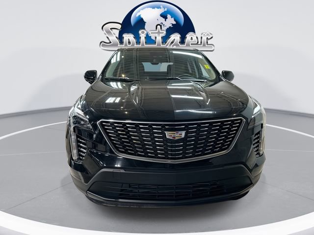 Used 2023 Cadillac XT4 Luxury w/ Cold Weather Package image 3