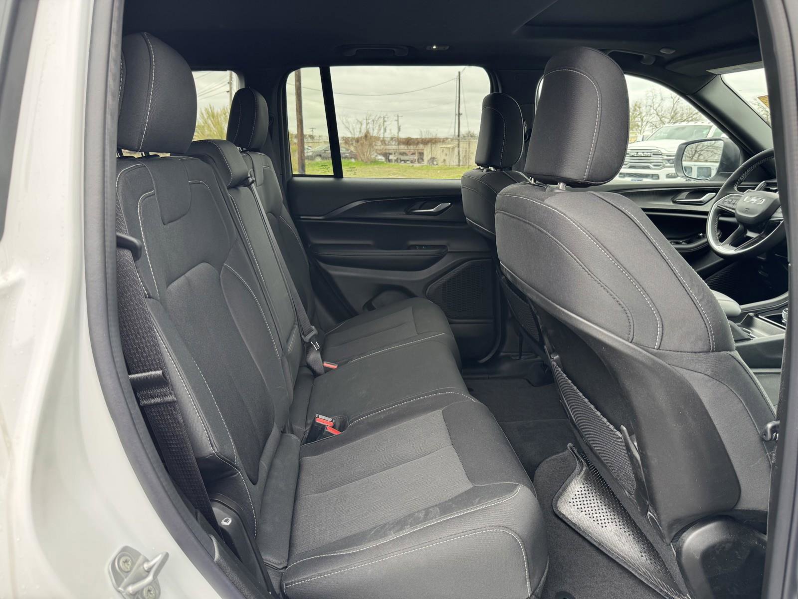 Used 2025 Jeep Grand Cherokee Laredo X w/ Luxury Tech Group I image 35