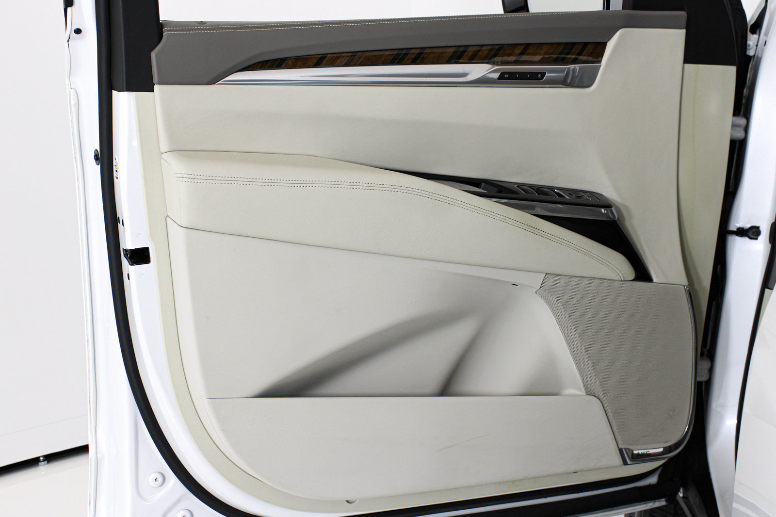Used 2025 Cadillac Escalade ESV Sport Platinum RWD image 32