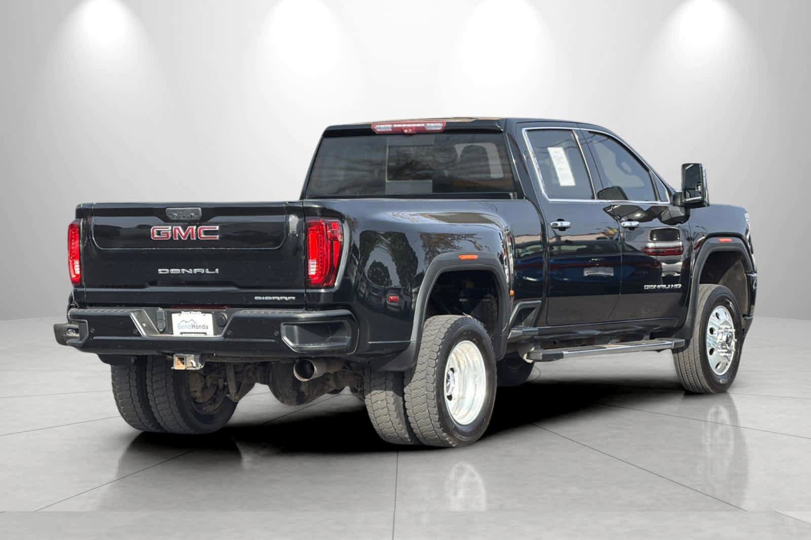 Used 2021 GMC Sierra 3500 Denali w/ Denali Ultimate Package AWD/4WD image 2