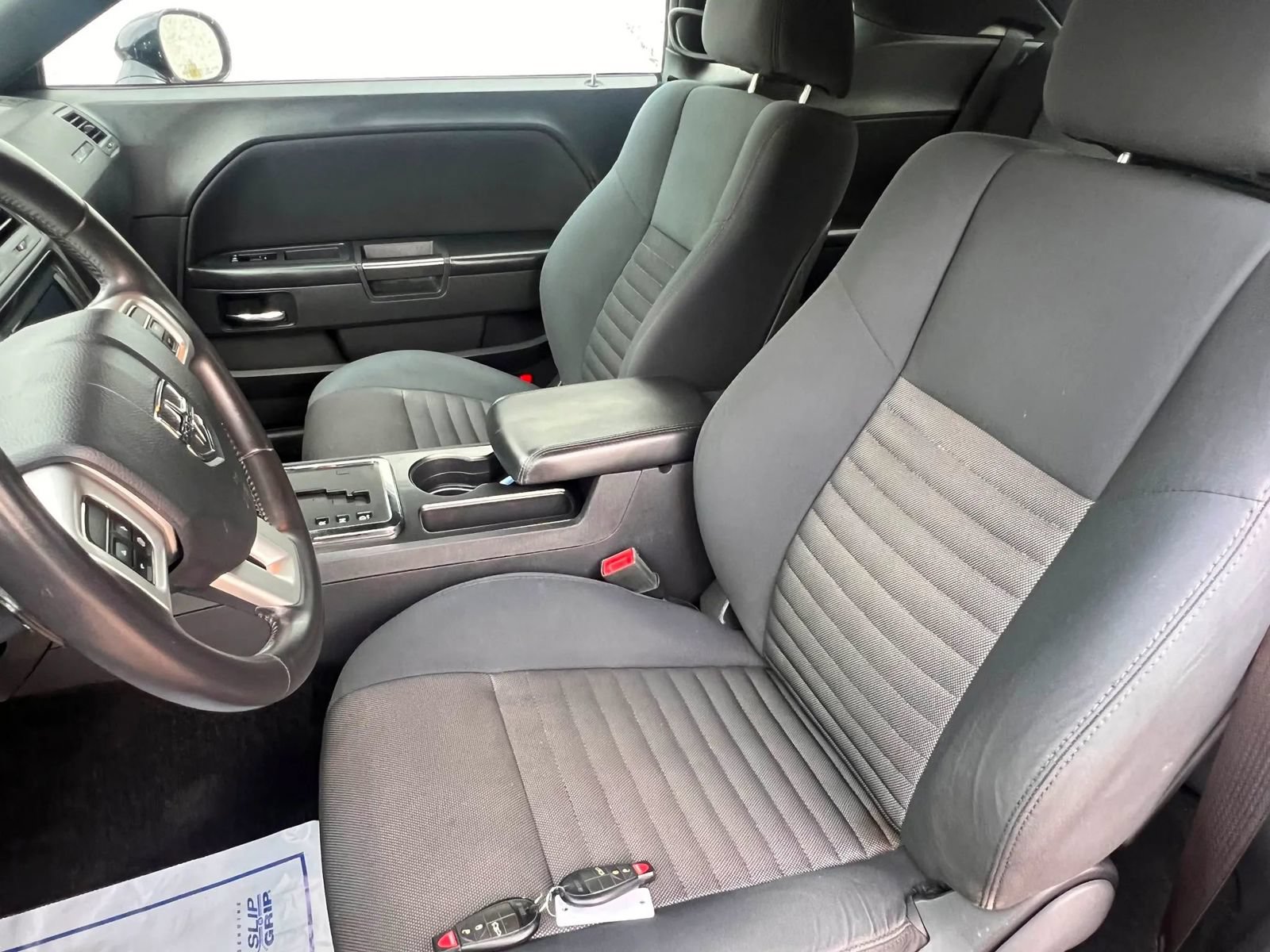 Used 2014 Dodge Challenger SXT RWD image 7