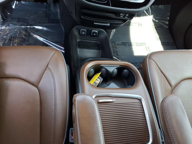 Used 2020 Chrysler Pacifica Limited w/ Advanced Safetytec Group FWD image 16