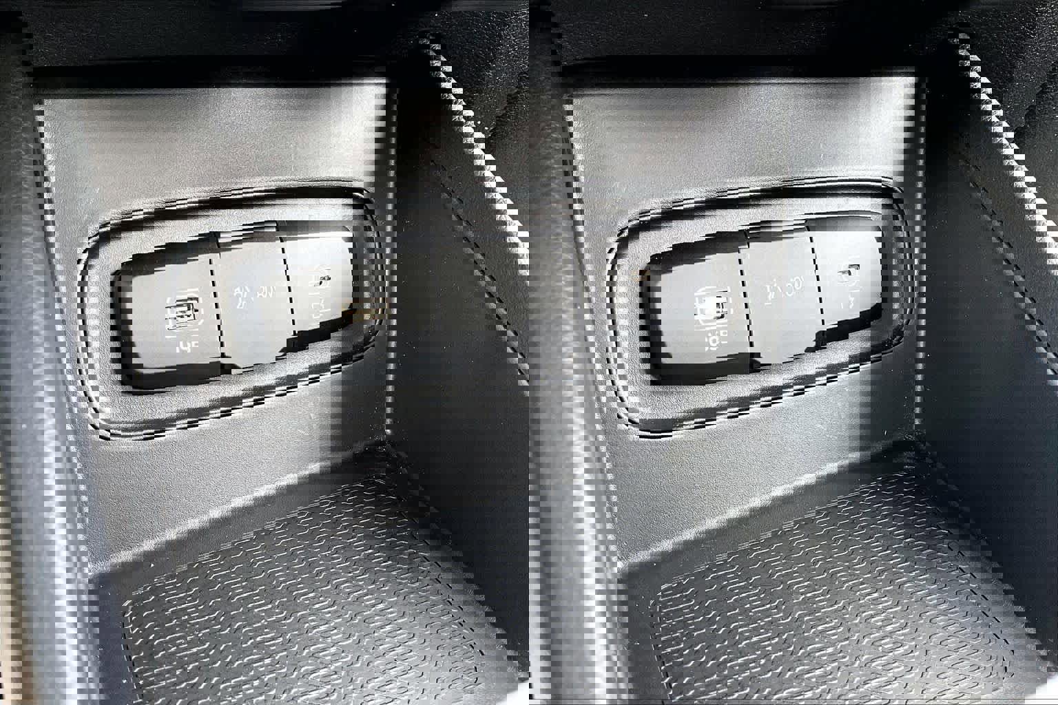 Used 2023 Hyundai Venue SEL w/ Cargo Package image 31