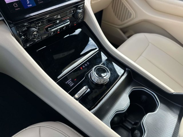 Certified 2025 Jeep Grand Cherokee Limited AWD/4WD image 35