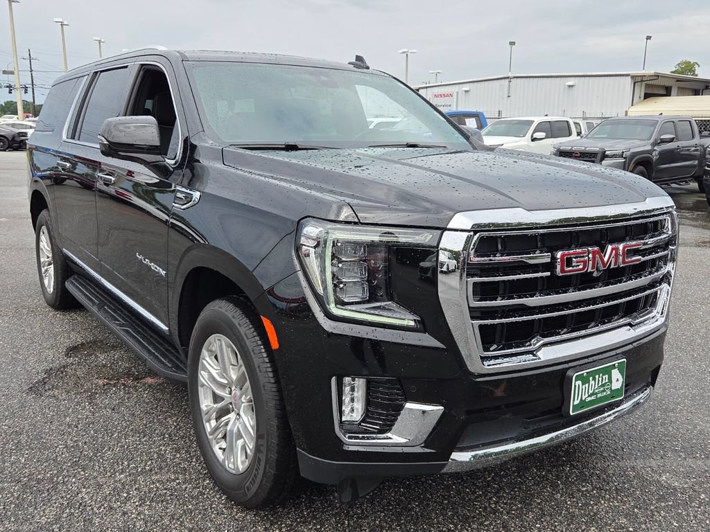 Certified 2022 GMC Yukon XL SLT w/ SLT Premium Package AWD/4WD image 16