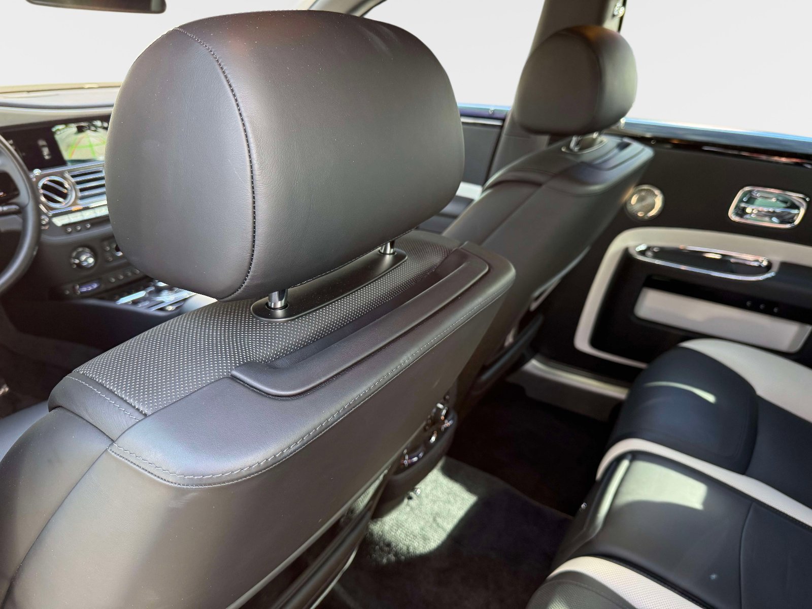 Used 2020 Rolls-Royce Ghost Black Badge image 29