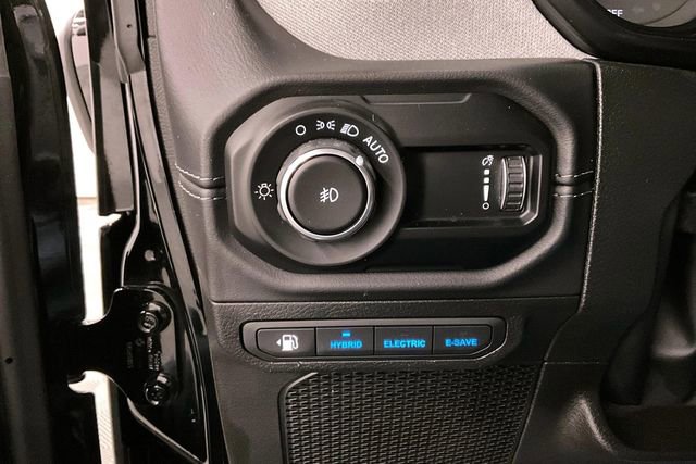 Used 2025 Jeep Wrangler Unlimited Sahara w/ Safety Group image 38