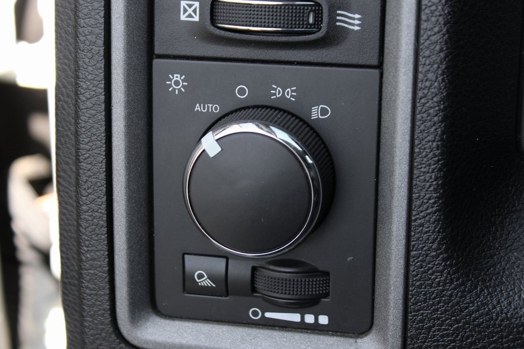 Used 2014 RAM 3500 Tradesman w/ Power & Remote Entry Group image 16