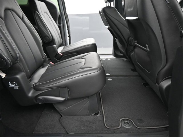 New 2026 Chrysler Pacifica Select image 15