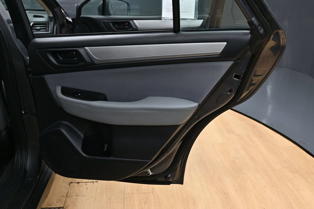 Used 2019 Subaru Outback 2.5i AWD/4WD image 34