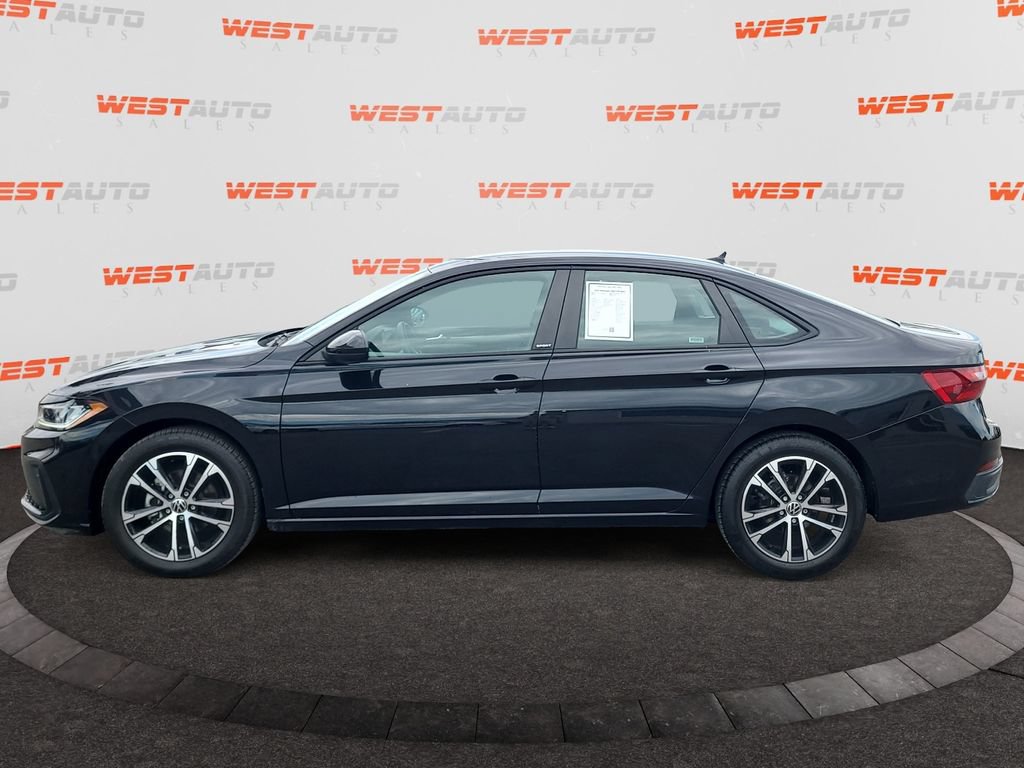 Used 2025 Volkswagen Jetta Sport FWD image 2