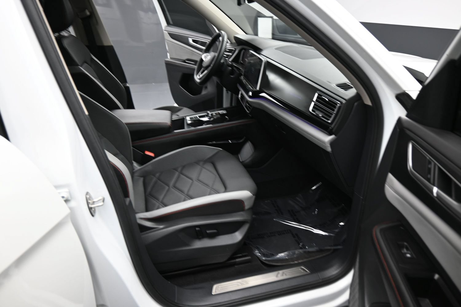 Used 2024 Volkswagen Atlas Peak Edition SEL AWD/4WD image 22
