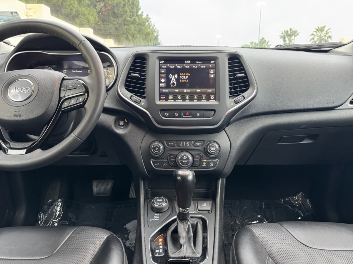 Used 2023 Jeep Cherokee Altitude Lux image 16