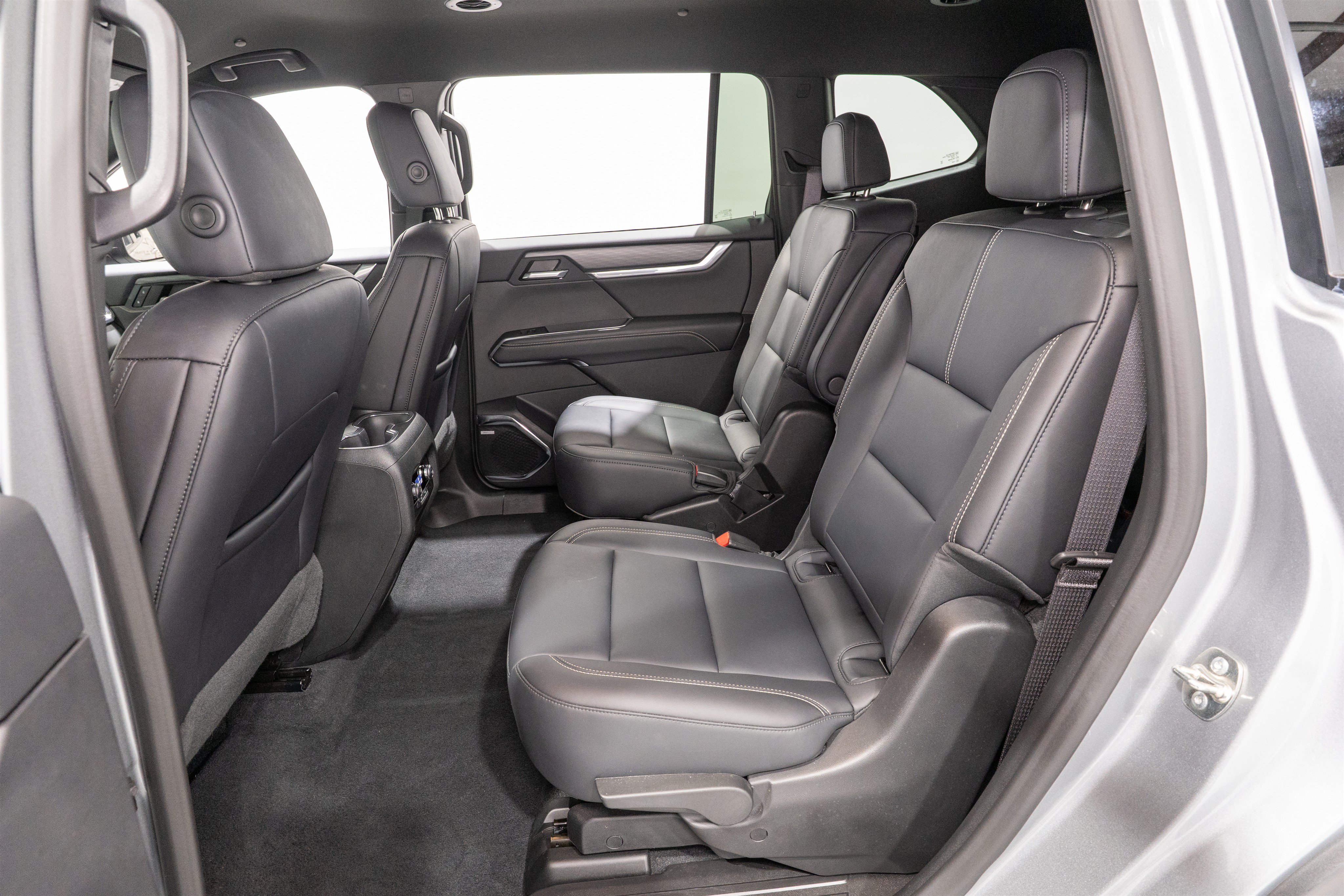 Used 2026 GMC Acadia Elevation w/ Elevation Premium Package FWD image 32