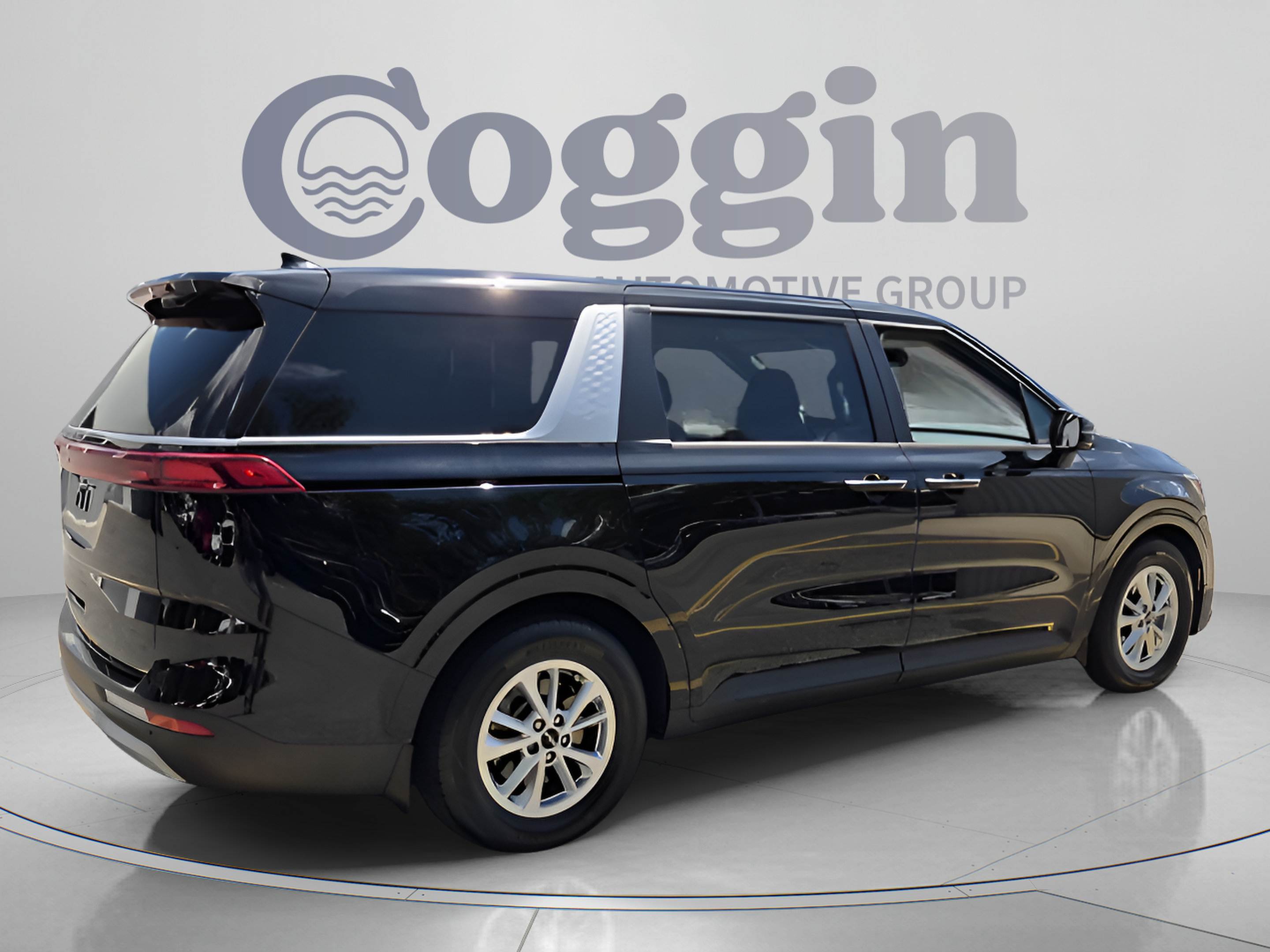 Used 2023 Kia Carnival LX FWD image 5
