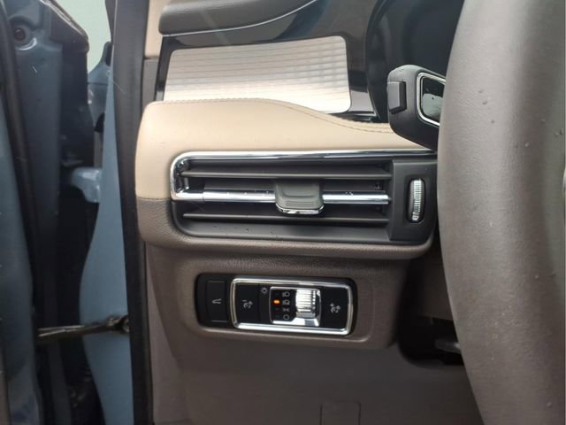 Used 2024 Lincoln Corsair FWD image 13