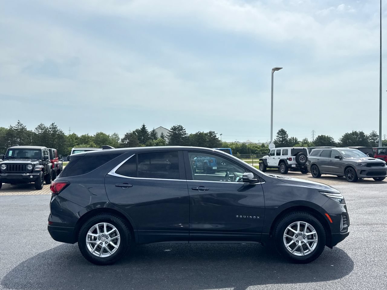 Used 2023 Chevrolet Equinox LT AWD/4WD image 2