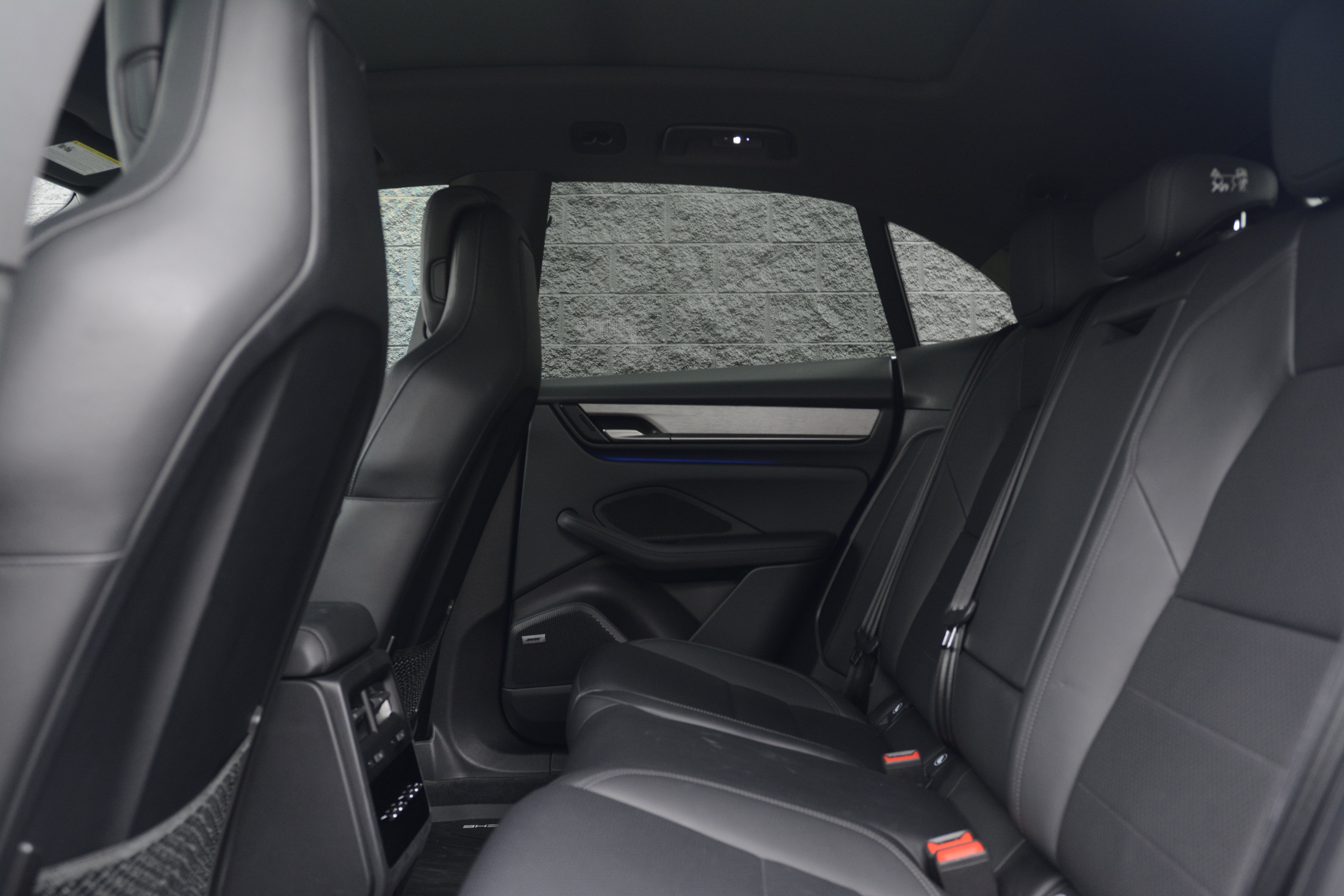 Certified 2024 Porsche Macan 4 Electric AWD/4WD image 33