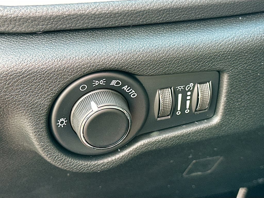 New 2027 Chrysler Pacifica Limited FWD image 14