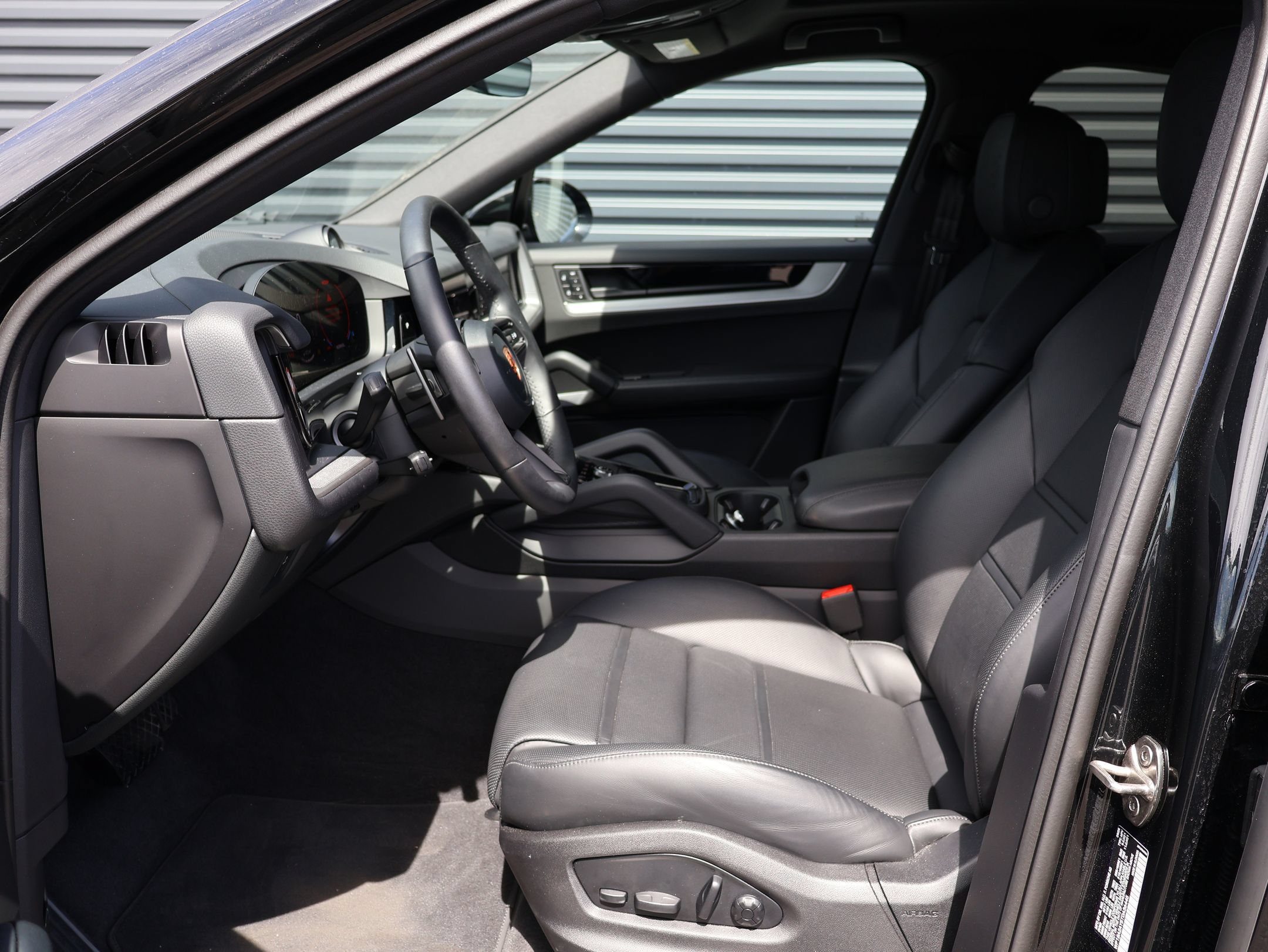 Certified 2026 Porsche Cayenne Coupe AWD/4WD image 5