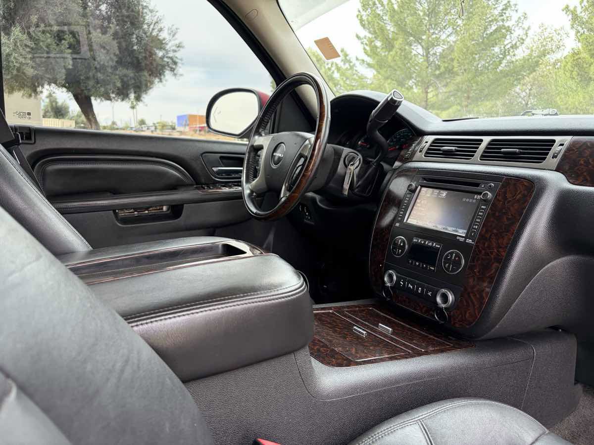 Used 2012 GMC Yukon Denali AWD/4WD image 16