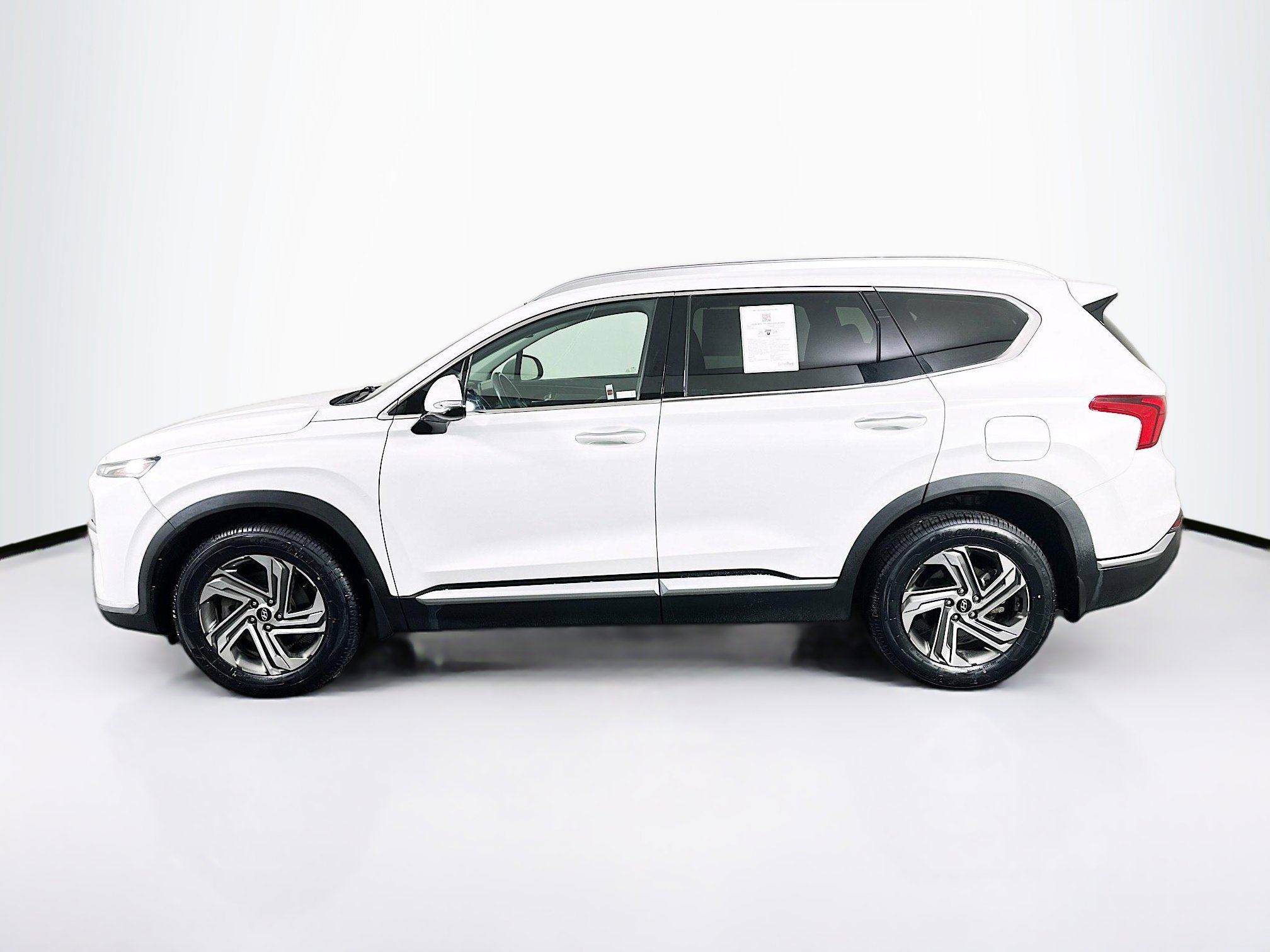 Used 2021 Hyundai Santa Fe SEL w/ Convenience + Premium Package FWD image 4
