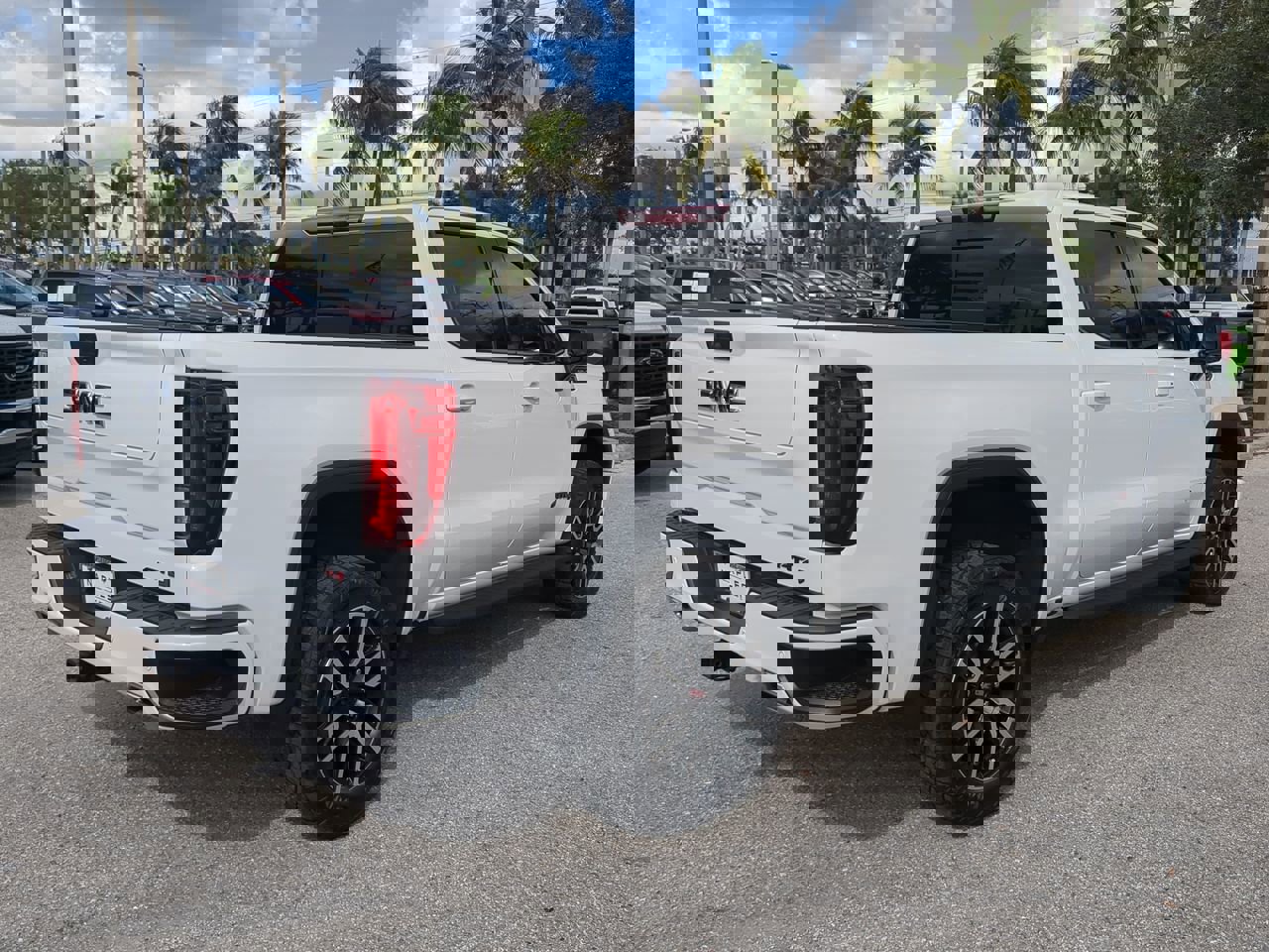 Used 2024 GMC Sierra 1500 AT4 w/ Technology Package image 5