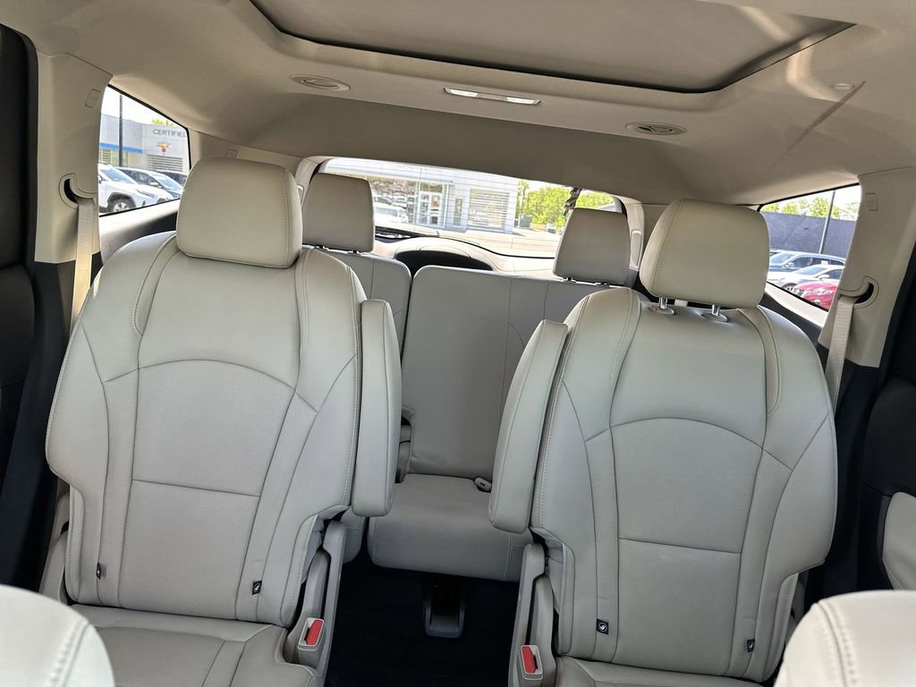 Used 2021 Buick Enclave Essence w/ Sound and Sites Package AWD/4WD image 13
