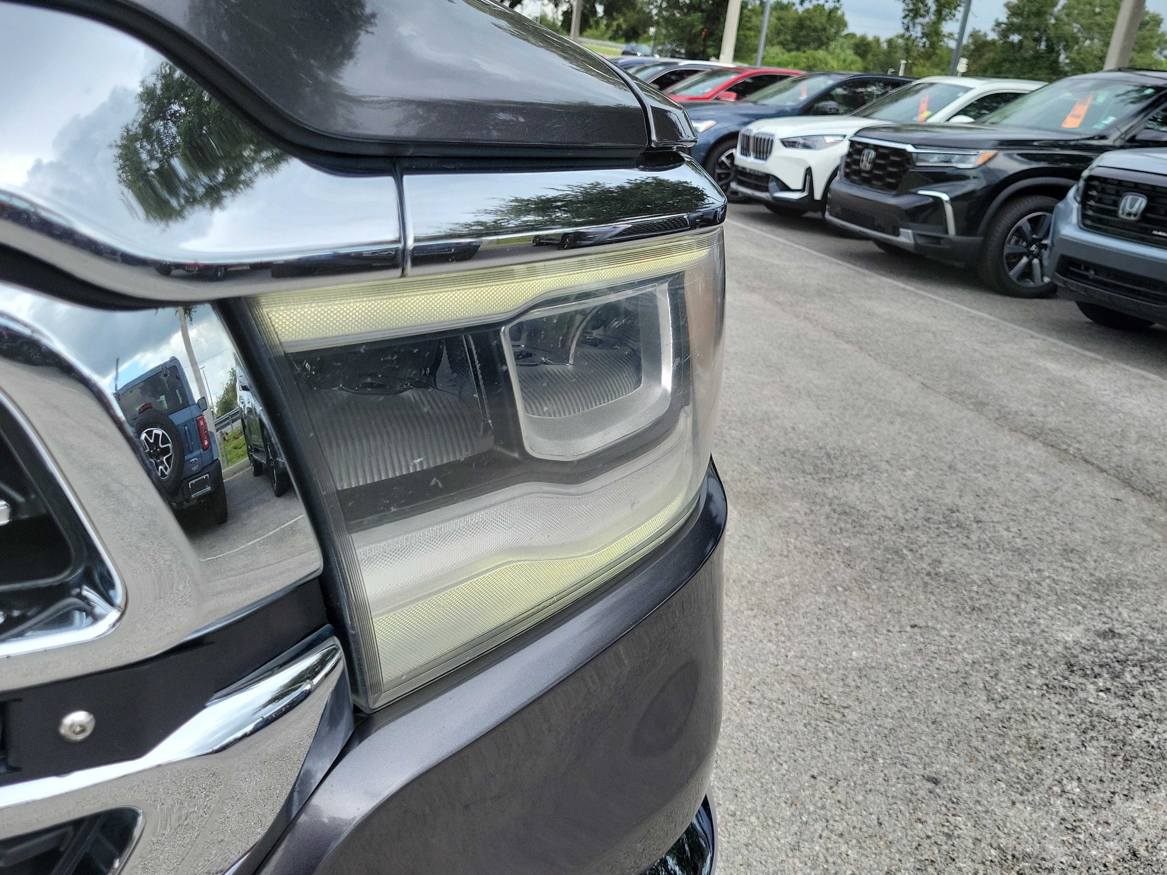 Used 2019 RAM 1500 Laramie RWD image 3