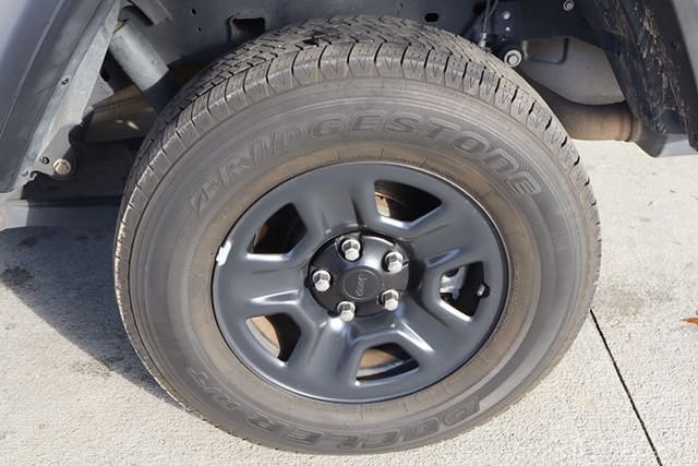 Used 2020 Jeep Gladiator Sport image 37