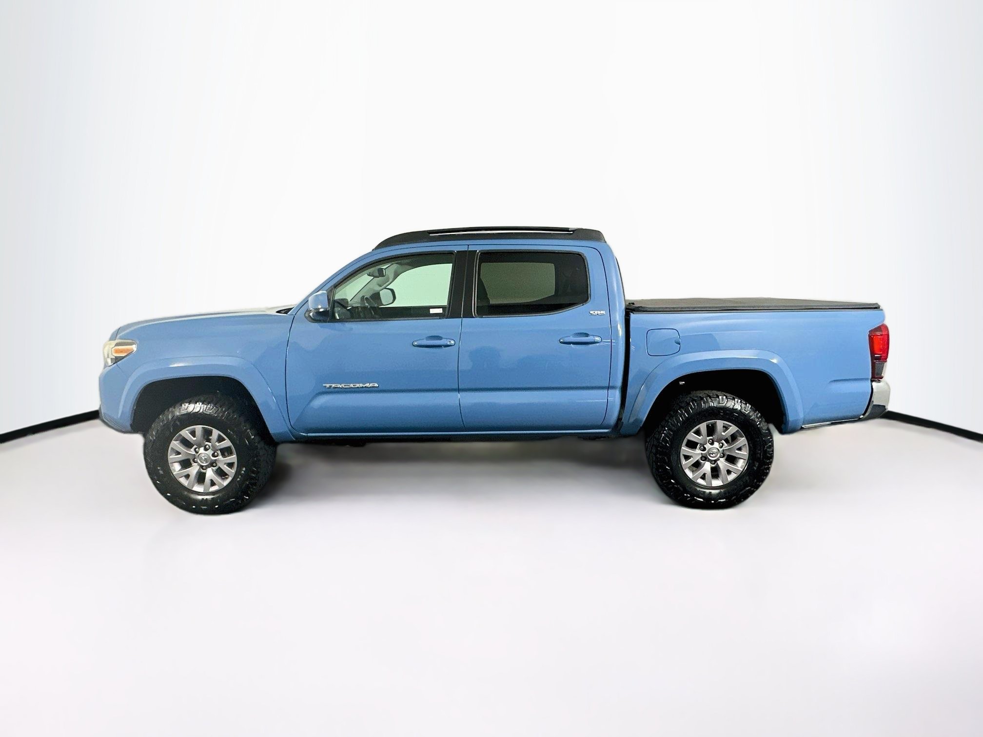 Used 2019 Toyota Tacoma SR5 AWD/4WD image 4