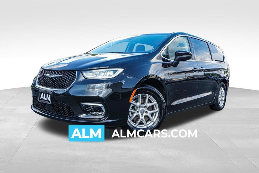 Used 2023 Chrysler Pacifica Touring-L FWD image 1