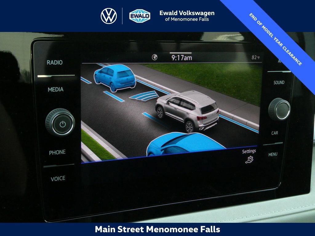 Certified 2025 Volkswagen Taos SE image 39