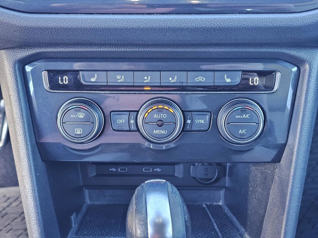 Used 2021 Volkswagen Tiguan SE R-Line image 30