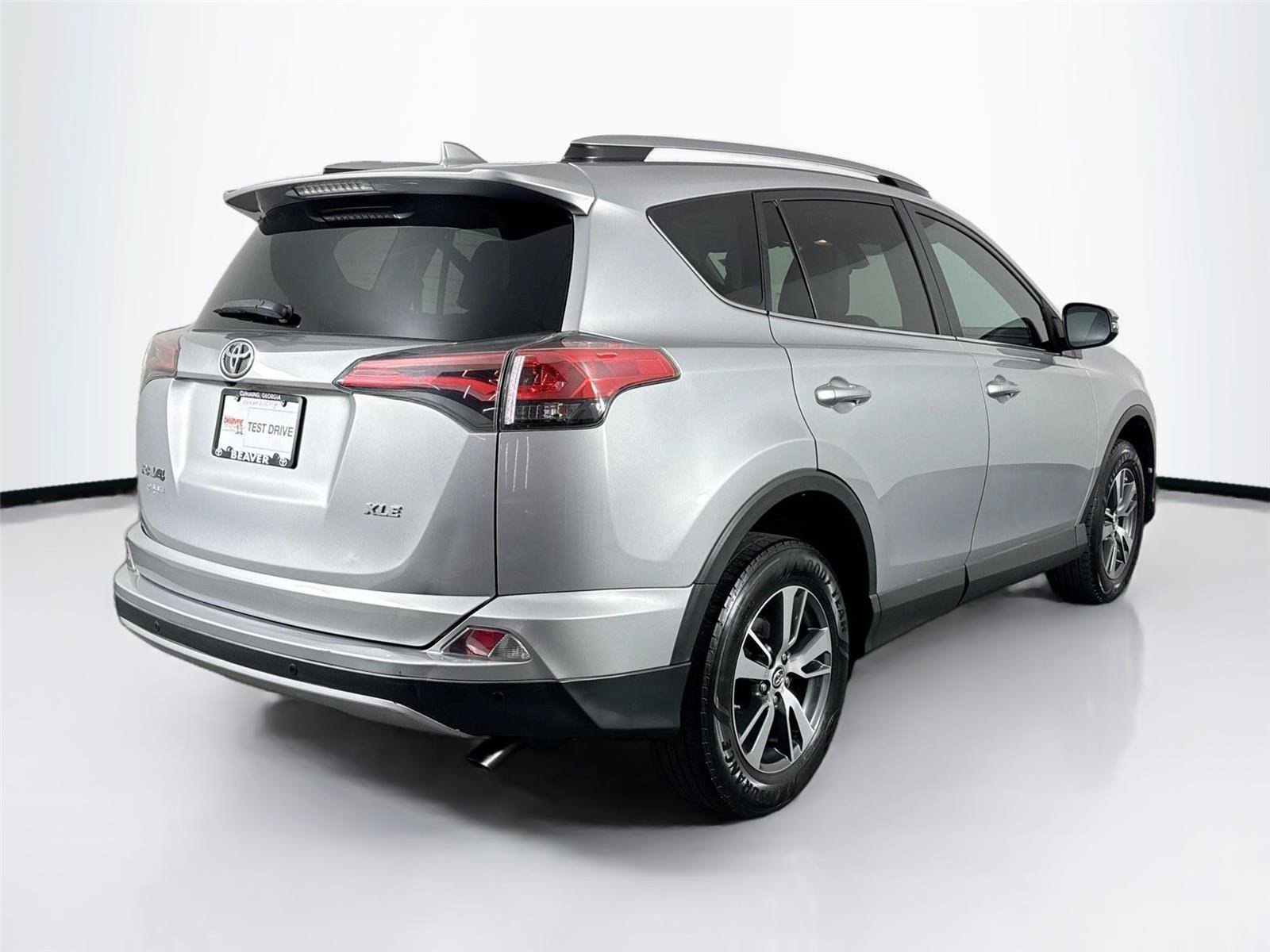 Used 2017 Toyota RAV4 XLE FWD image 2