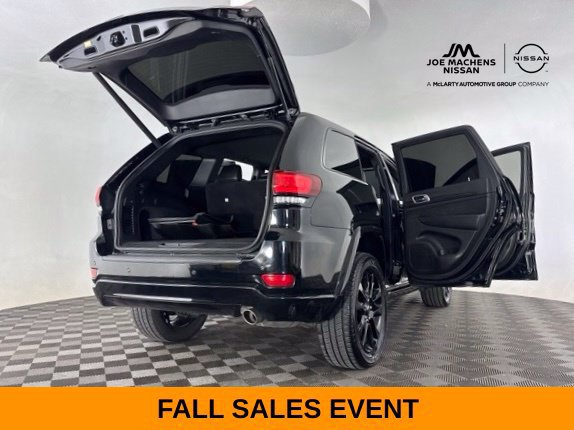 Used 2019 Jeep Grand Cherokee Altitude AWD/4WD image 29