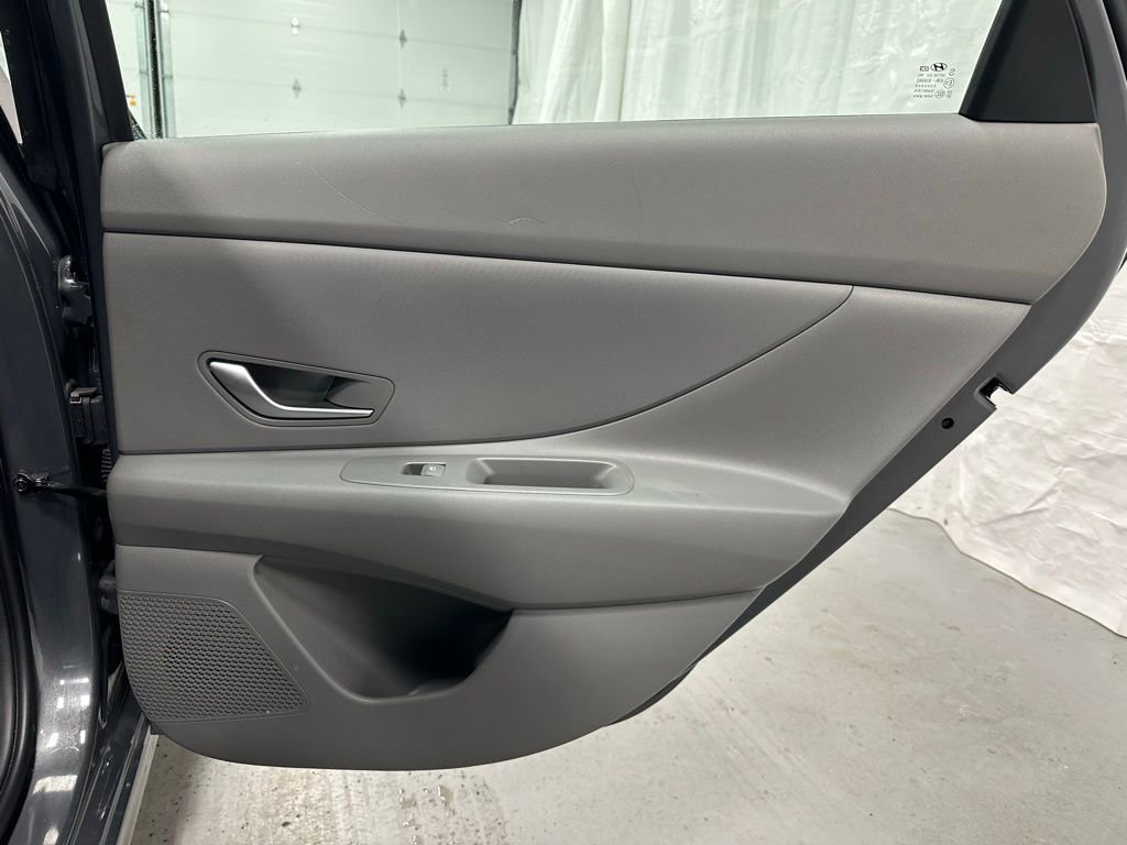 Used 2025 Hyundai Elantra SE image 44