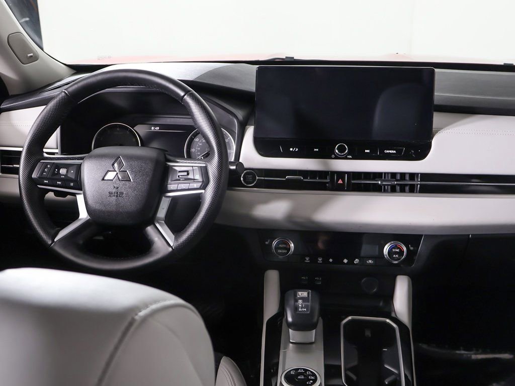 Used 2025 Mitsubishi Outlander SE image 34