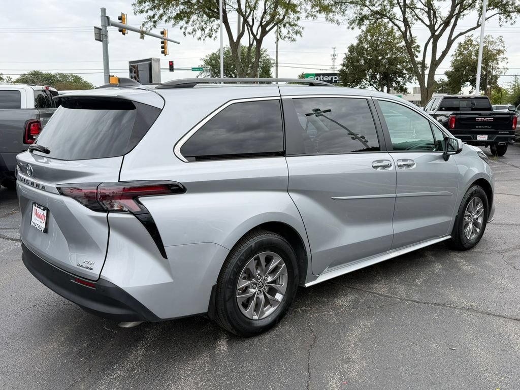 Used 2024 Toyota Sienna XLE AWD/4WD image 12