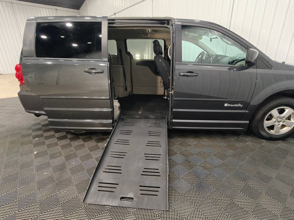 Used 2012 Dodge Grand Caravan SXT FWD image 33