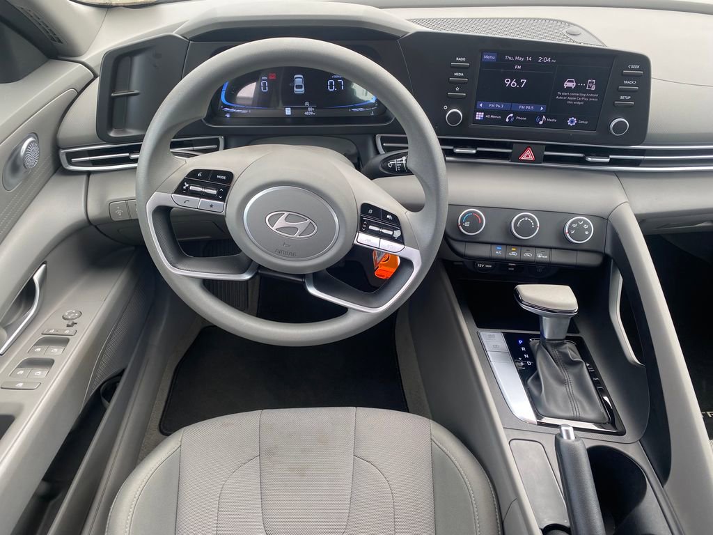 Certified 2025 Hyundai Elantra SE FWD image 30