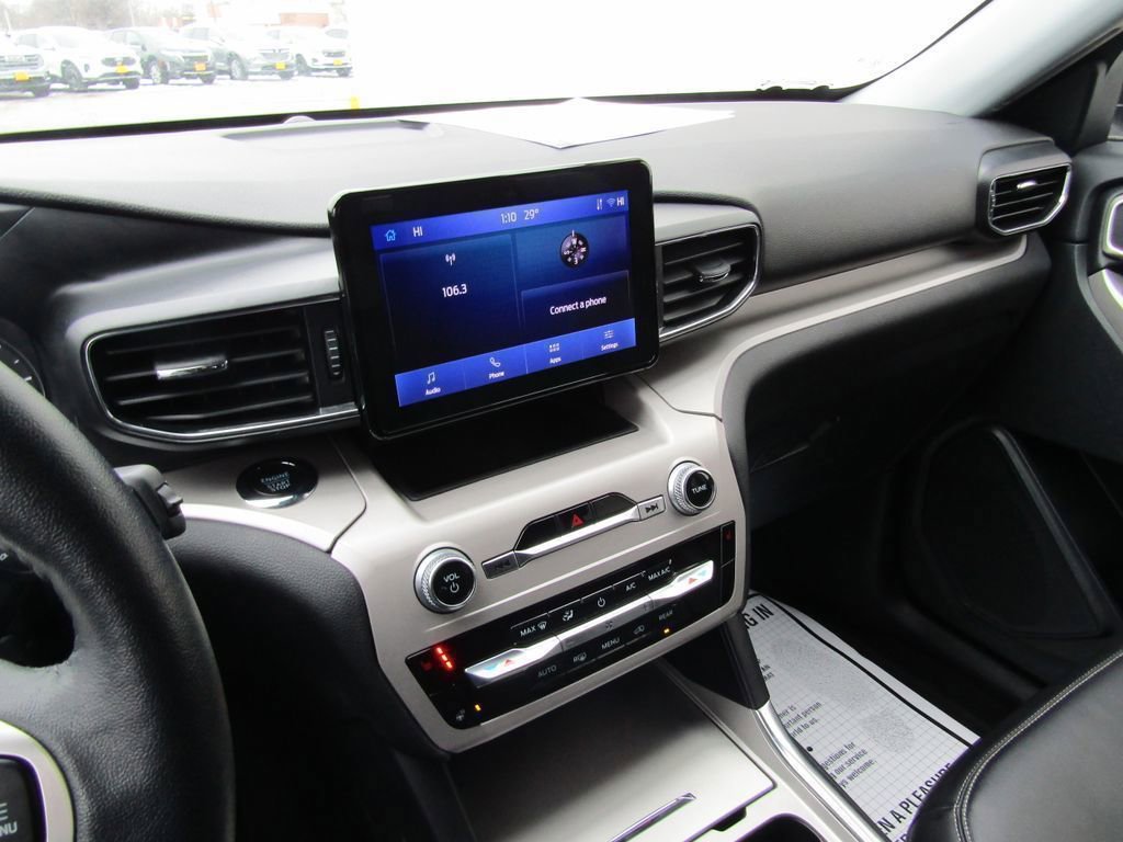 Used 2024 Ford Explorer XLT w/ Equipment Group 202A AWD/4WD image 26