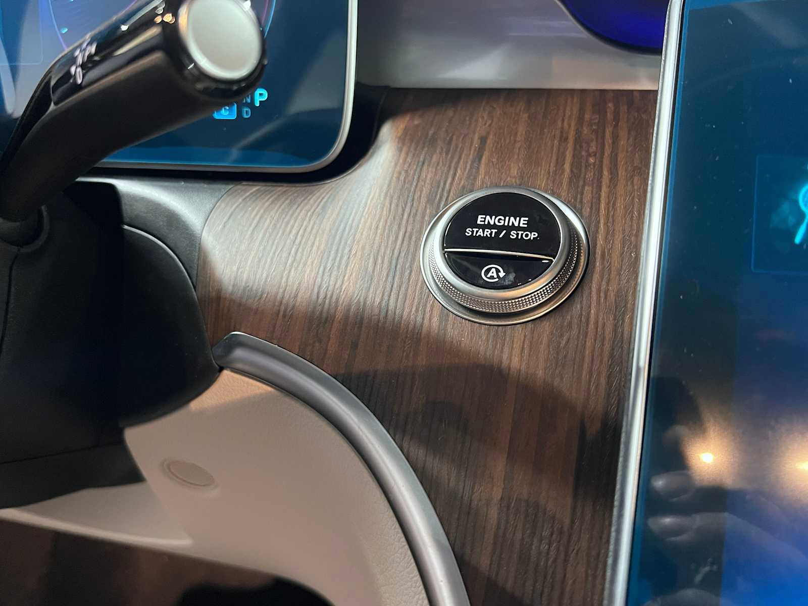 Used 2025 Mercedes-Benz C 300 4MATIC Sedan image 23