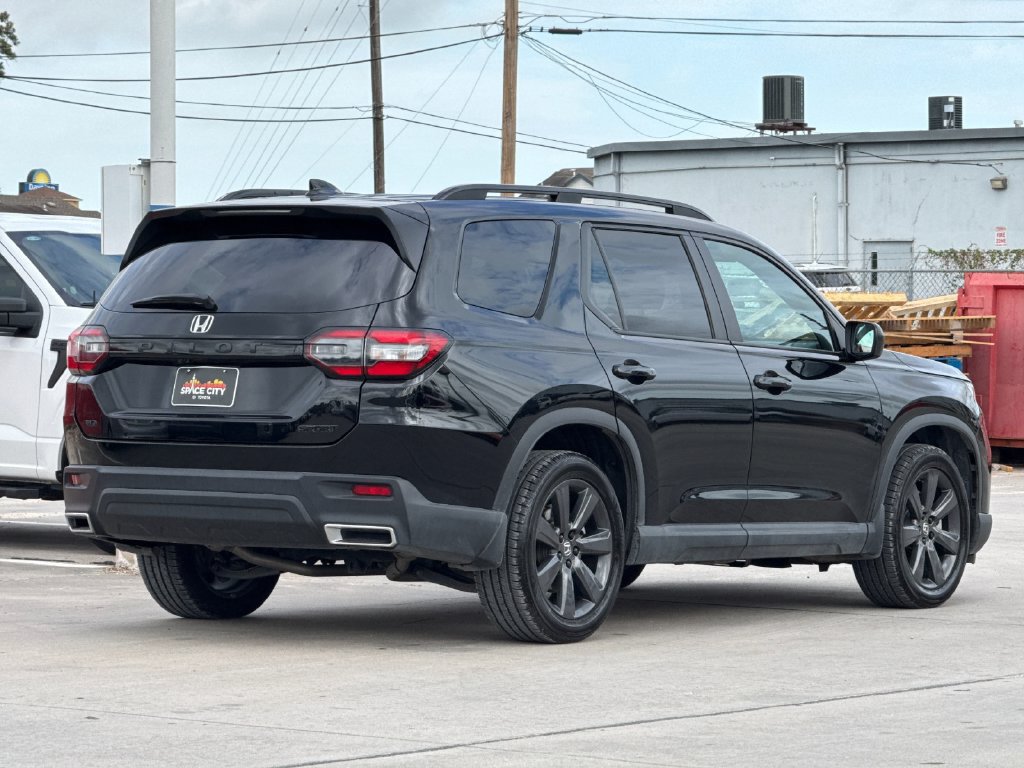Used 2025 Honda Pilot Sport image 6