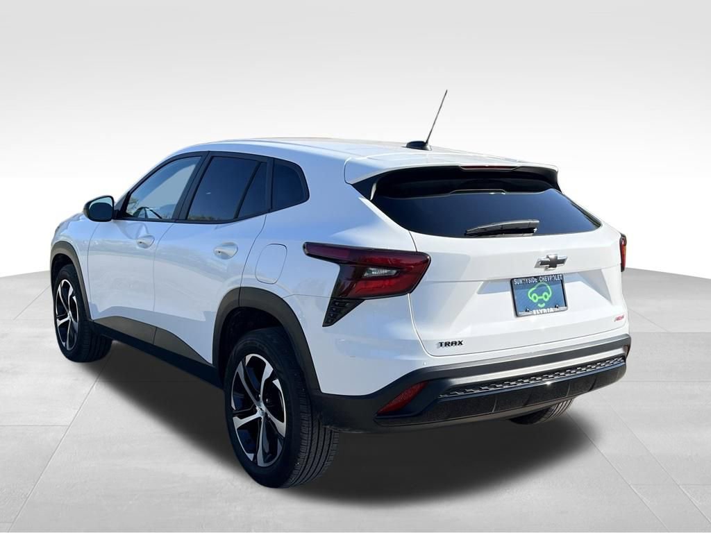 Certified 2024 Chevrolet Trax RS FWD image 5