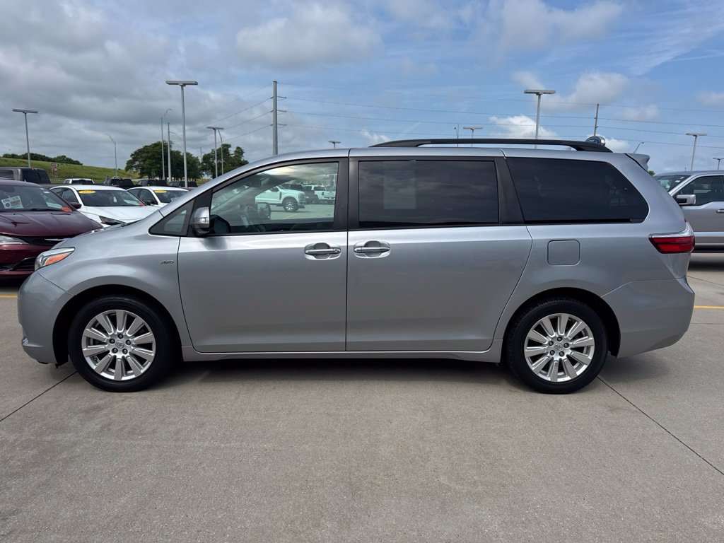 Used 2017 Toyota Sienna Limited AWD/4WD image 27