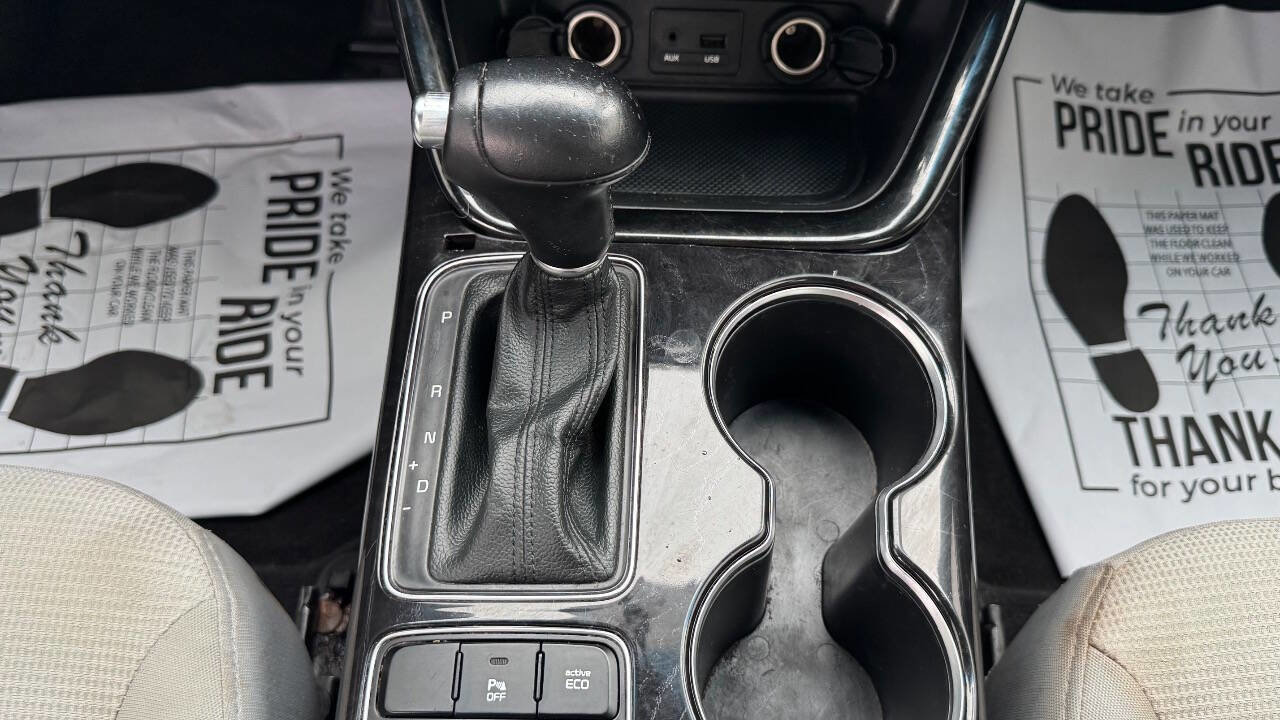 Used 2015 Kia Sorento LX image 12