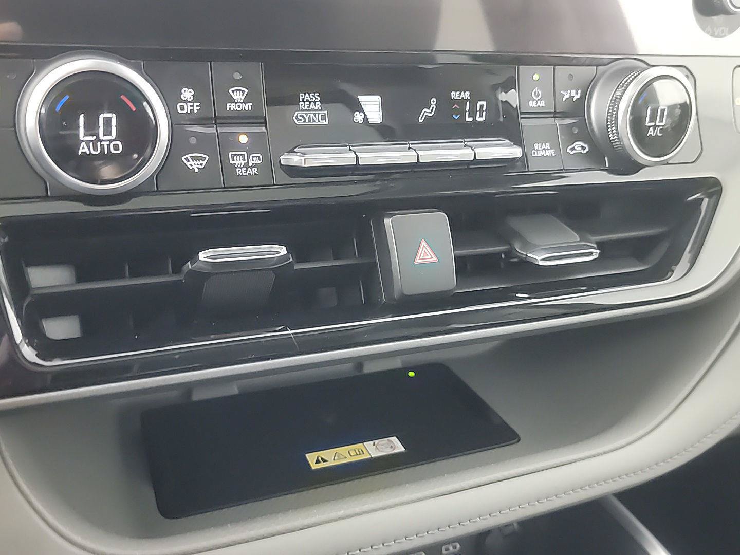 Used 2023 Toyota Highlander XLE AWD/4WD image 33